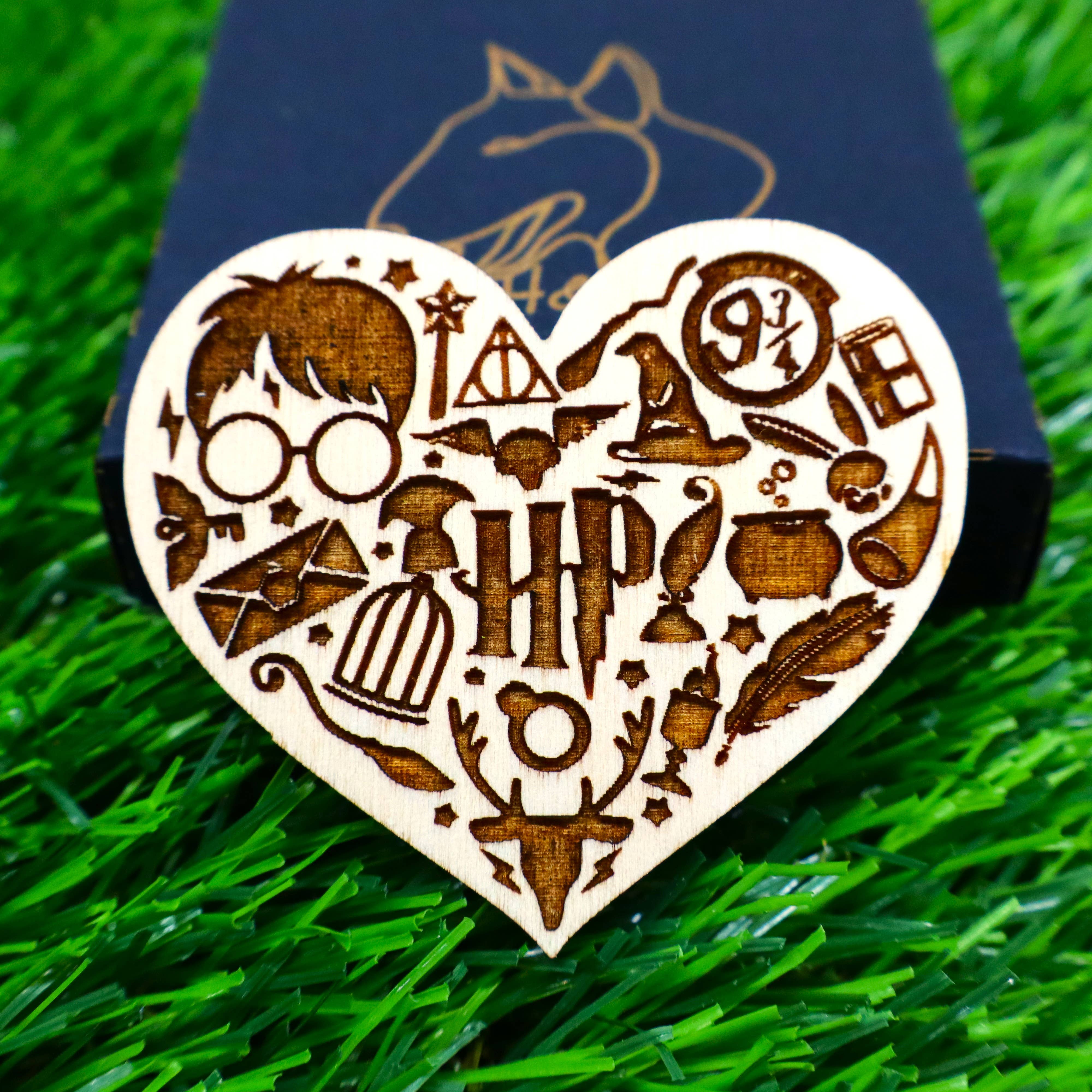 Herbs&Belles - Wholesale Magnet - Harry Potter Heart Shaped Wooden Magnet, Wizard Symbols Gift0