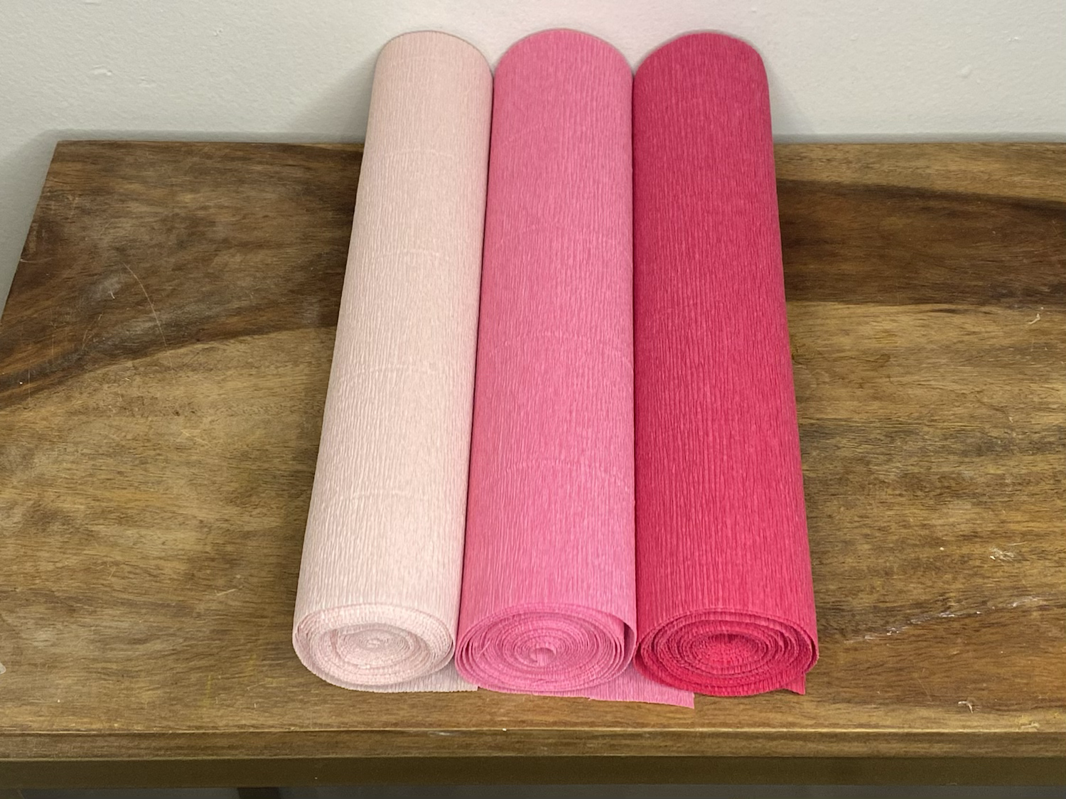 Petals and Pearls Design – Großhandel Bastelzubehör – Pastellrosa schweres Floristenkrepppapier3