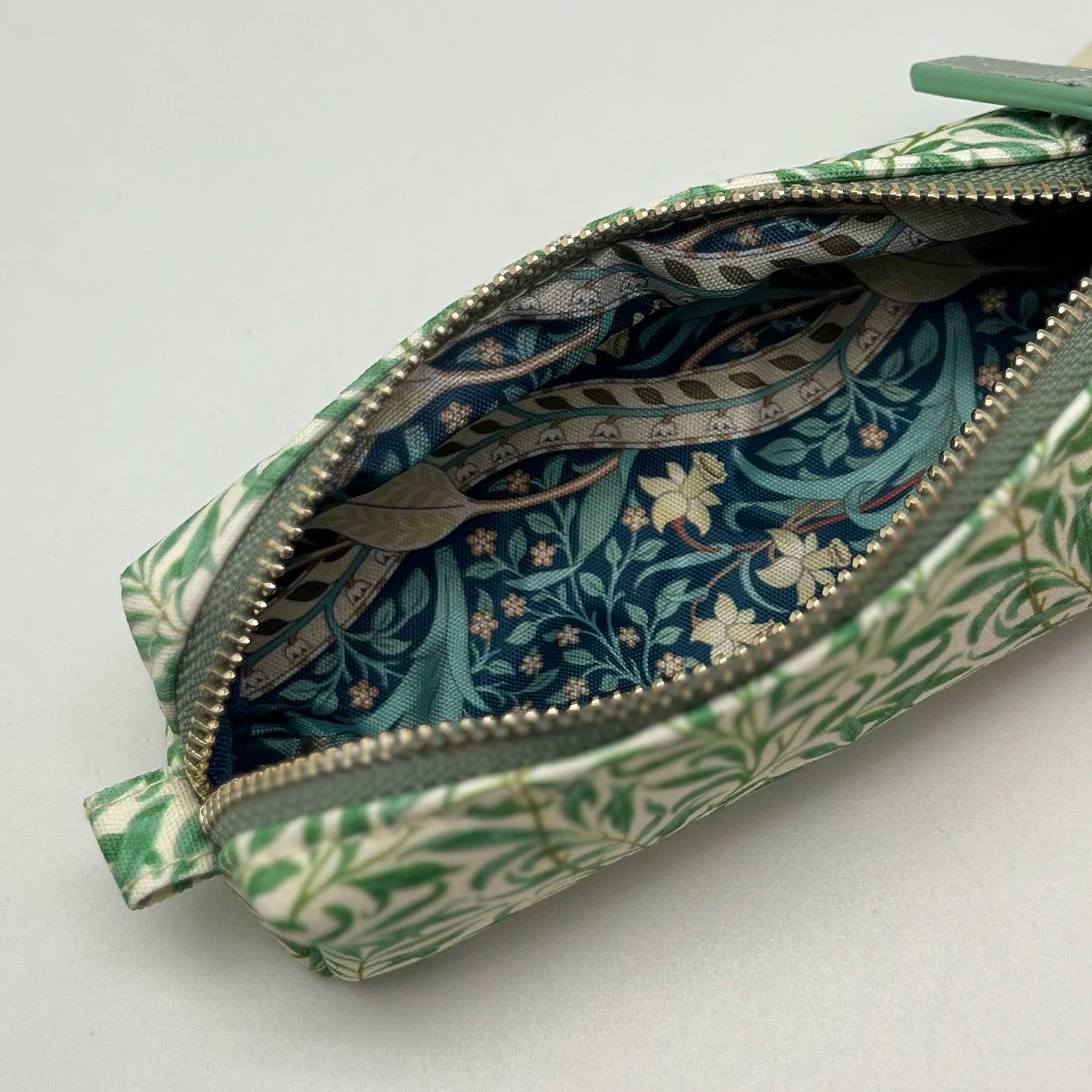 The Great British Card Company (GBCC) Ltd – wholesale Pencil case/pouch – William Morris Slim Pencil Case Green Gift Stationery1