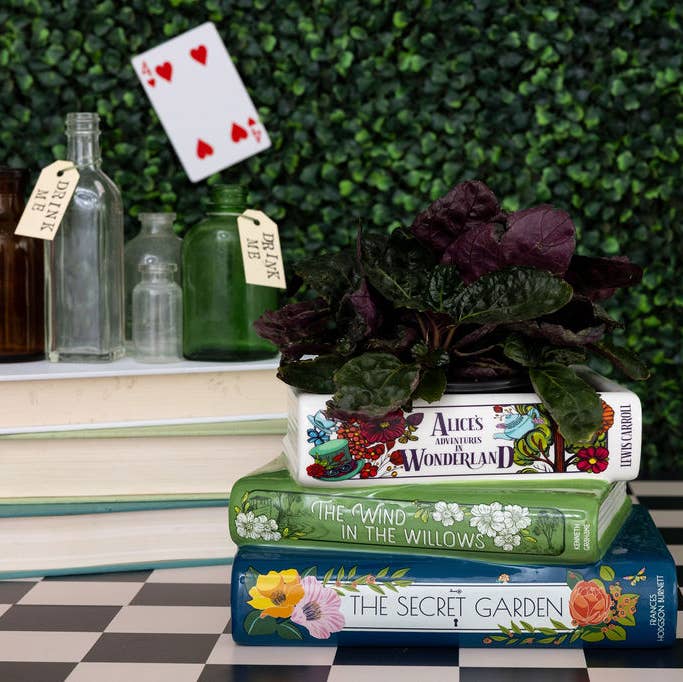 Steel Mill & Co UK – wholesale Kruka – Staplade böcker kruka, Alice/I Vassen/Vind i Viden0