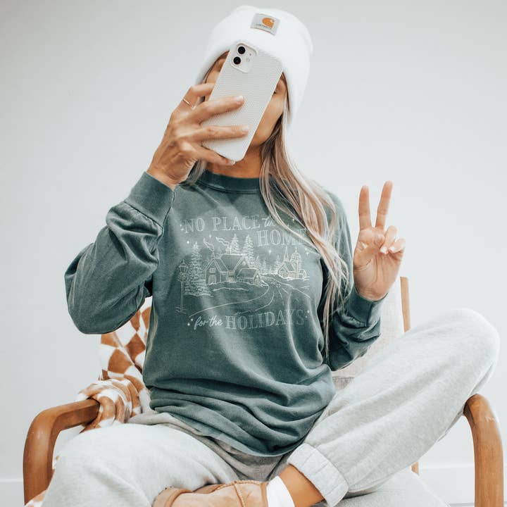 designtwentyfive - Wholesale Graphic Sweatshirt - Women's - No Place Like Home Comfort Colors Tee or Crewneck