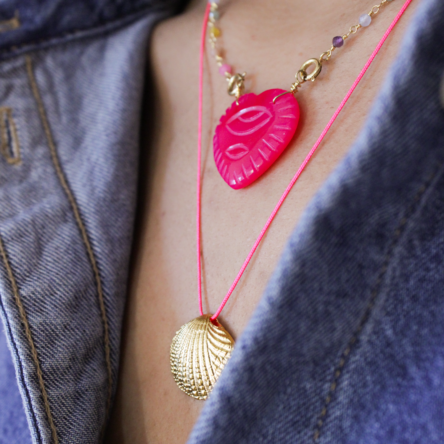 L'Atelier des Dames - Wholesale Pendant/Charm Necklace - Long shell necklace - CARLA2