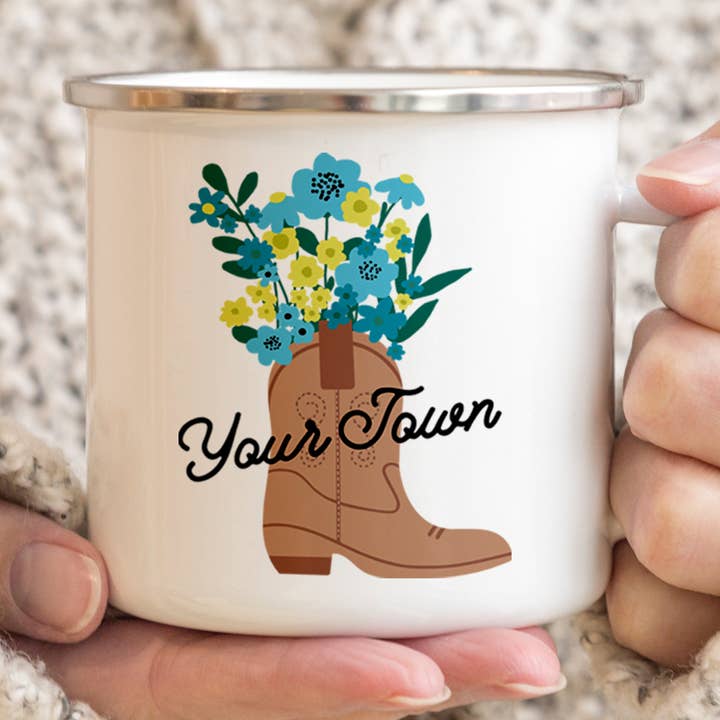 Tasse de Camp Name Drop City - Botte de Cowboy Western Country pour la vente par Rock Scissor Paper