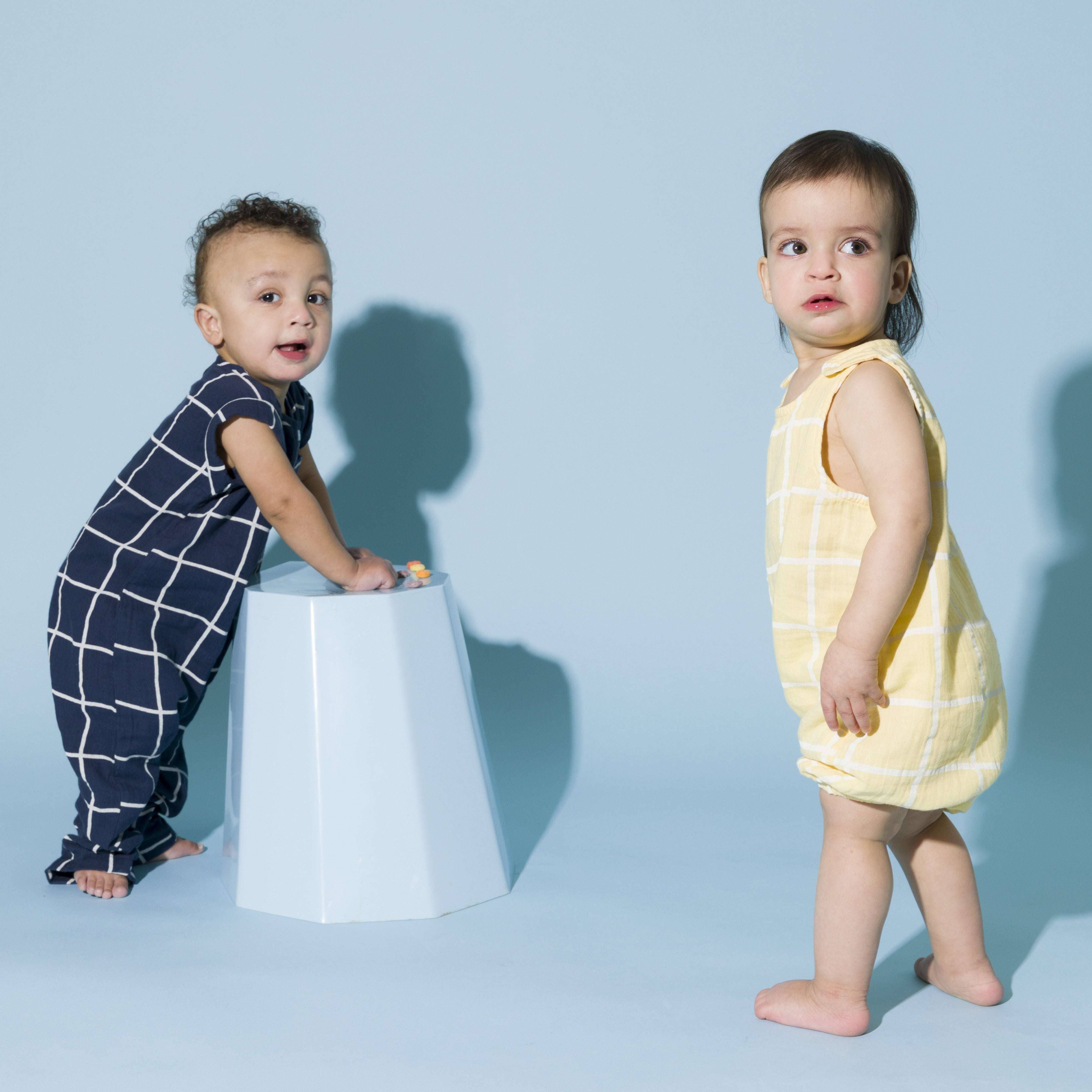 Monica + Andy – Großhandel Strampler – Baby – Gaze-Bubble-Strampler_Gelbes Fensterkreuzmuster2