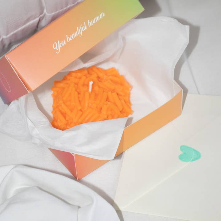 MMANN Candles – Engroshandel Gavelys – Du Mac Me Happy - Mac og Cheese Candle. Pasta stearinlys3