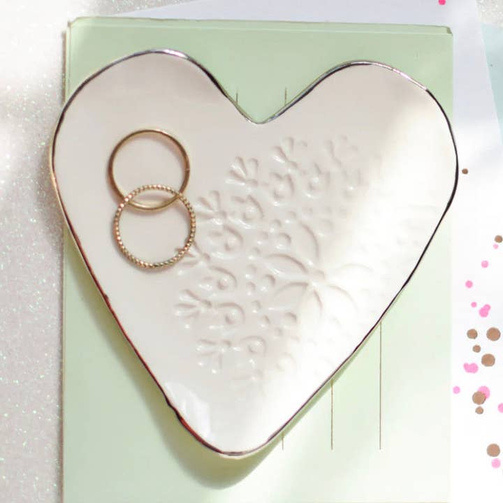 Hartvormig Zijgestempeld Keramisch Snuisterijschoteltje voor wholesale door White Rain Ceramics