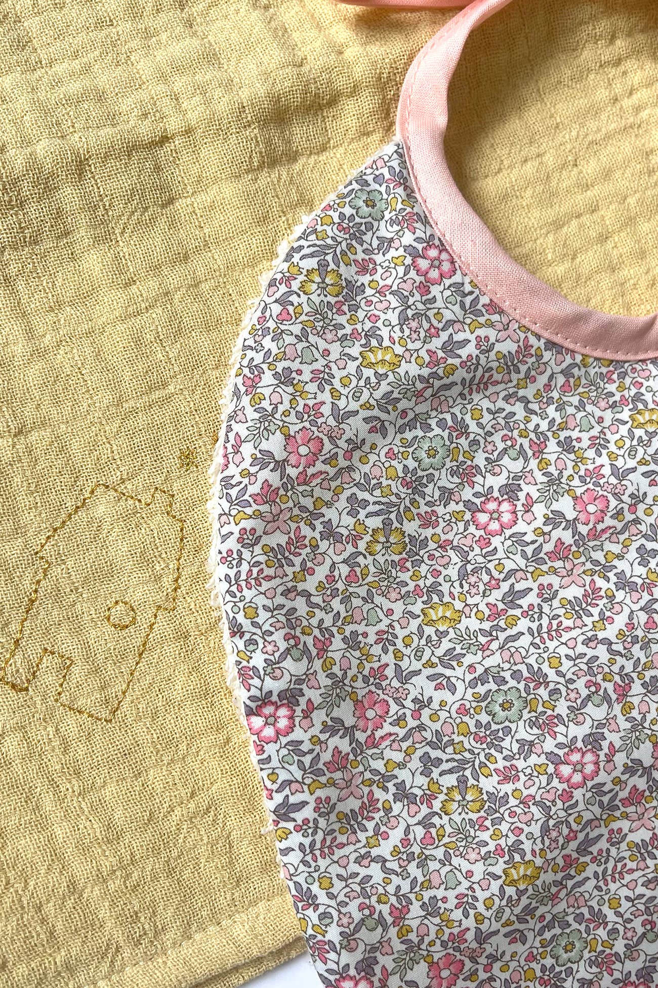 BARNABÉ AIME LE CAFÉ – wholesale Baby bib – baby – Liberty® English Floral Baby Bib7