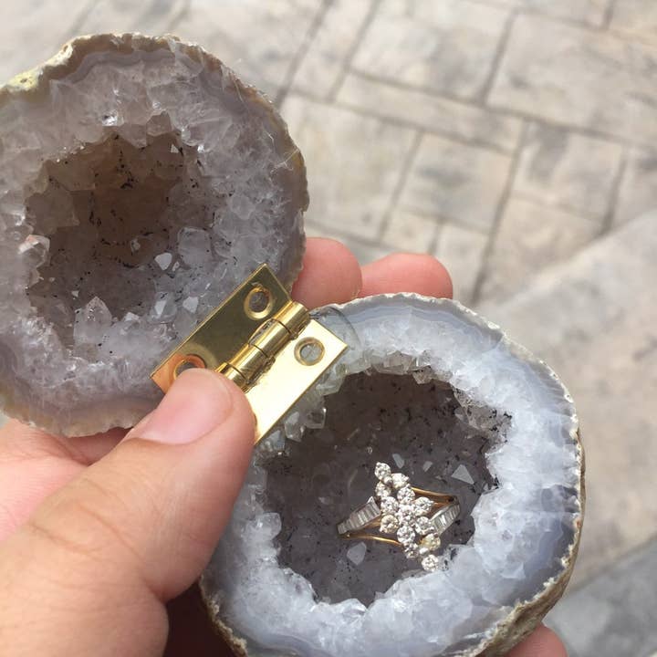 The Crushed Crystal – Organizador/caixa de joias por atacado – Caixa de anel de geodo cinza natural - caixa de geodo grande - caixa druzy - proposta secreta - ideias de propostas - anel de noivado6