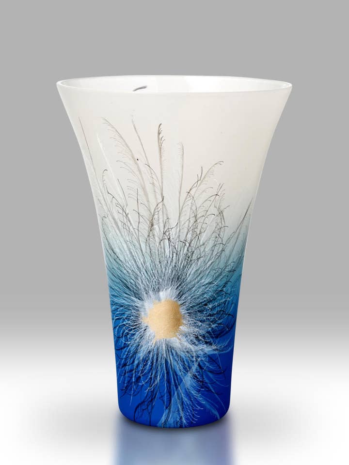 Rhapsody - Vase Bleu 19 cm - 2164-21 pour la vente par Nobile Glassware Ltd.
