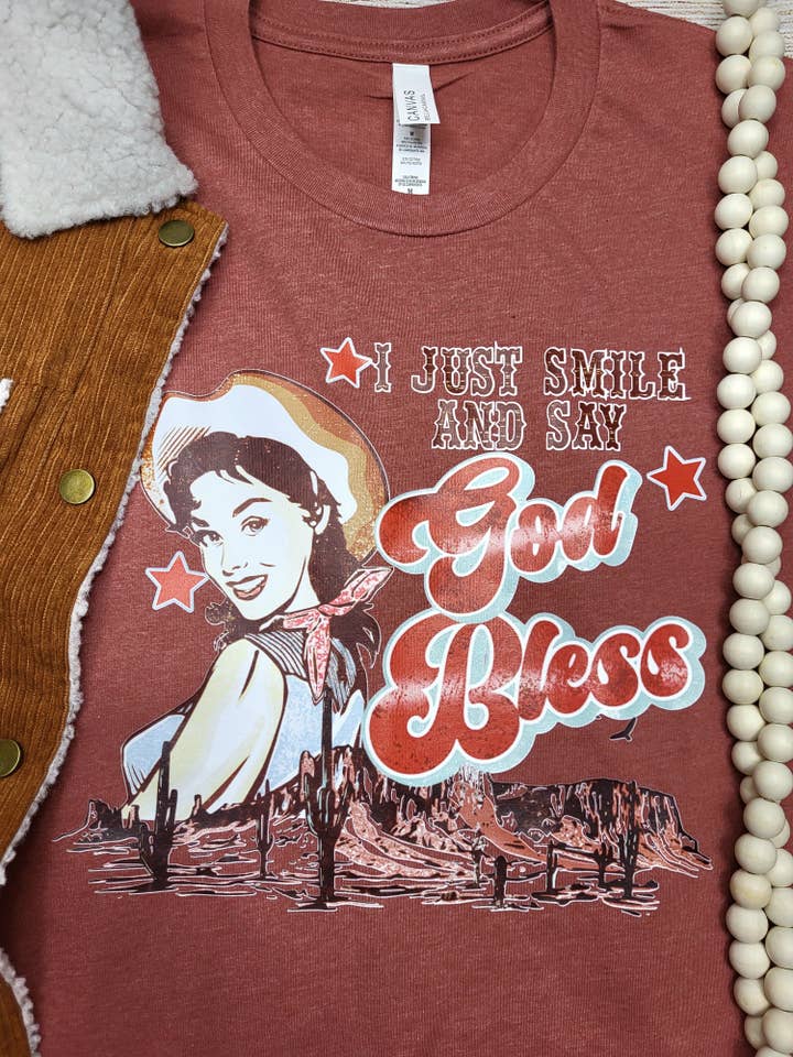 T-shirt God Bless pour la vente par Wanderlust Designs Wholesale