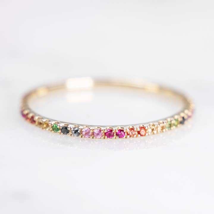 Dainty Rainbow Eternity Band | 14-Karat für den Großhandel von Golden Thread