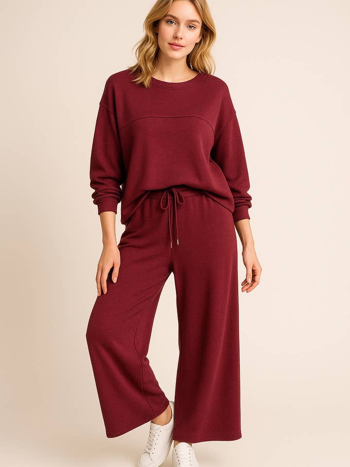 Two-piece loungewear set with a loose fit for wholesale by TAMBA