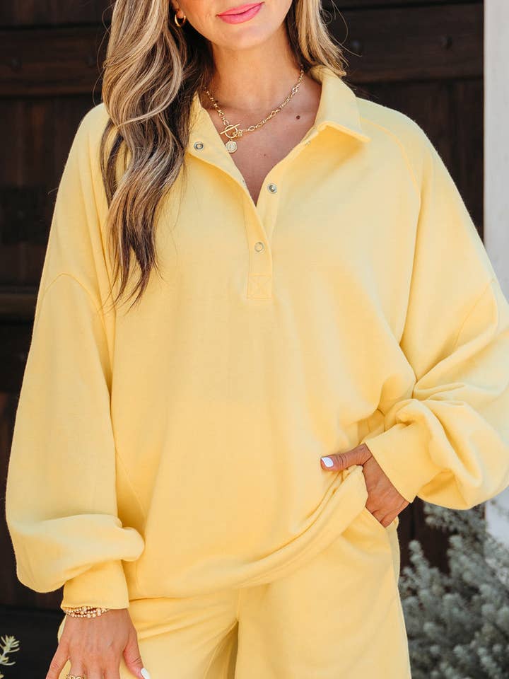 Ensemble 2 pièces : Pull à col boutonné crème jaune à épaules tombantes et short pour la vente par Lovesoft