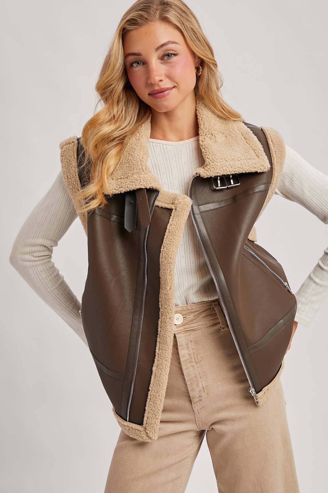 Bluivy – wholesale Outerwear Vest - Women’s – FAUX LEATHER WITH INNER FAUX SHEARLING AVIATOR VEST10