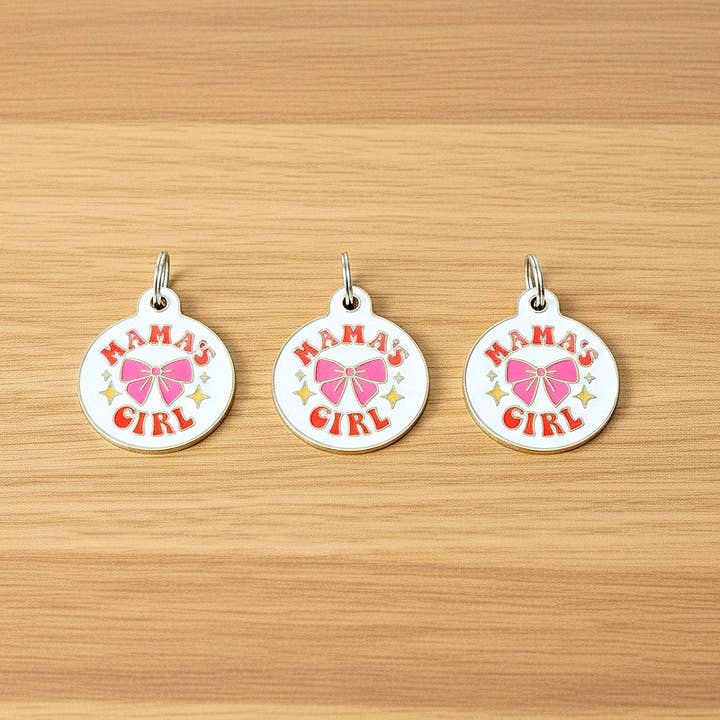 Bad Tags – Engroshandel Halsbåndsvedhæng - Hund – Emalje-kæledyrsmærke med scannbart ID - Mors pige3