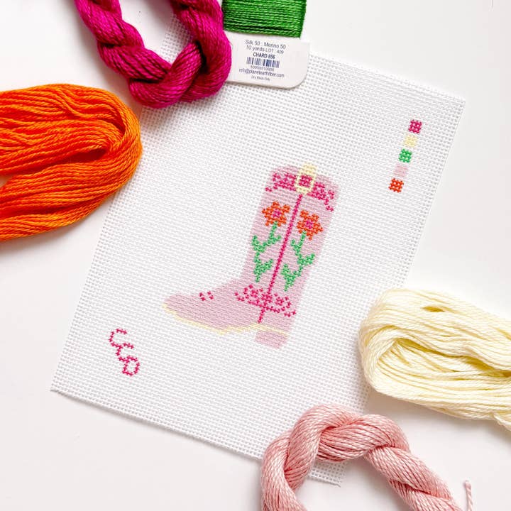 Cotswold Co Designs – Großhandel Kreuzstich-/Stickzubehör – Handbemalter rosa Cowboystiefel 3” Nadelspitze Leinwand 13 Mesh südliche Nadelspitze Leinwand Stiefel handbemalt6