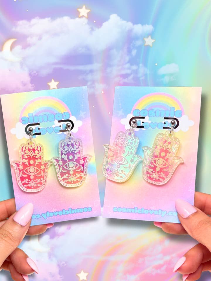 Boucles d'oreilles Hamsa iridescentes pour la vente par Cosmic lovely