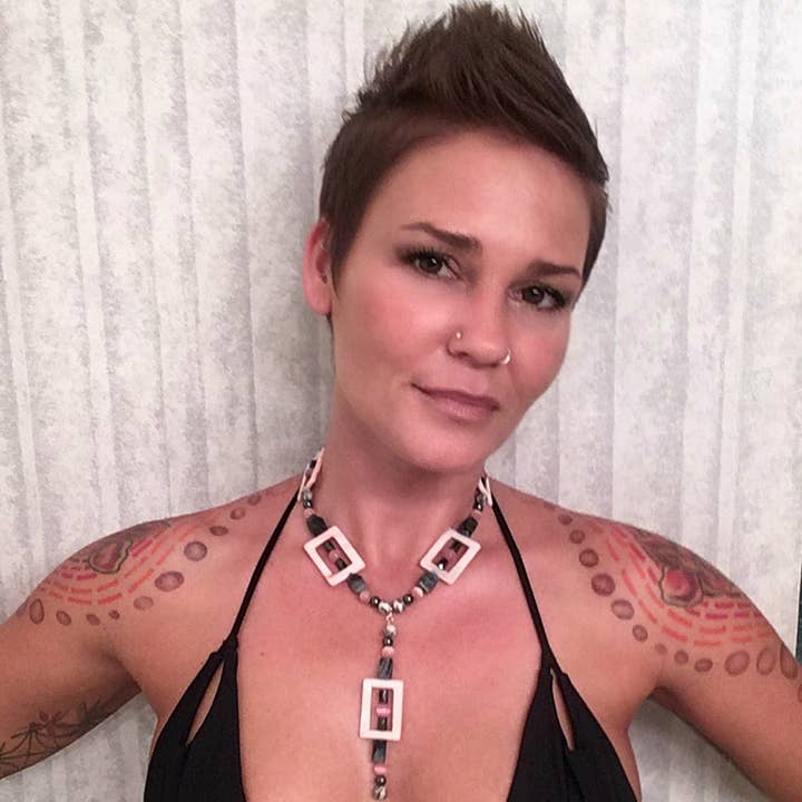 Halsband- Rosa Pärlemor för wholesale av Toxic Sadie Swimwear