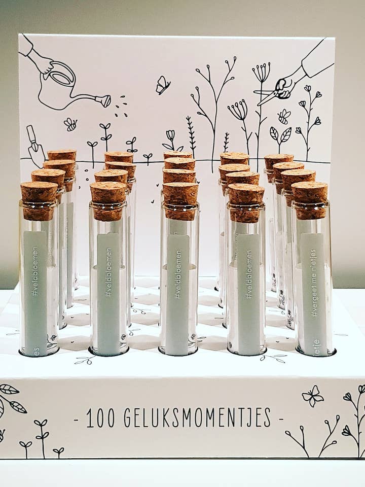 100 moments of happiness BOX + free display for wholesale by Kop op!