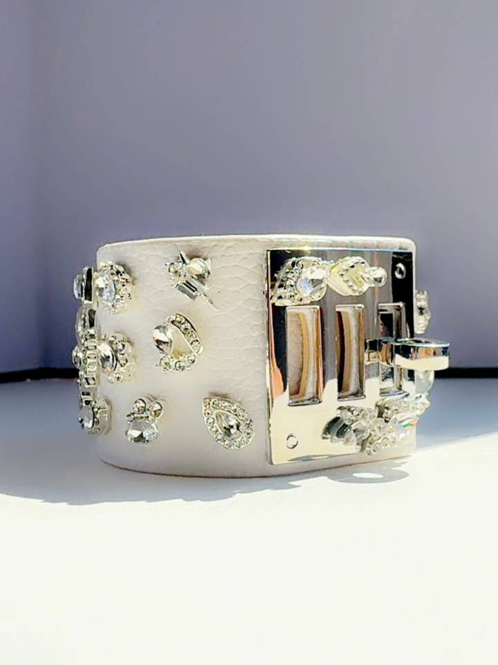 Witte en zilveren leren armband voor wholesale door Soderena Designs