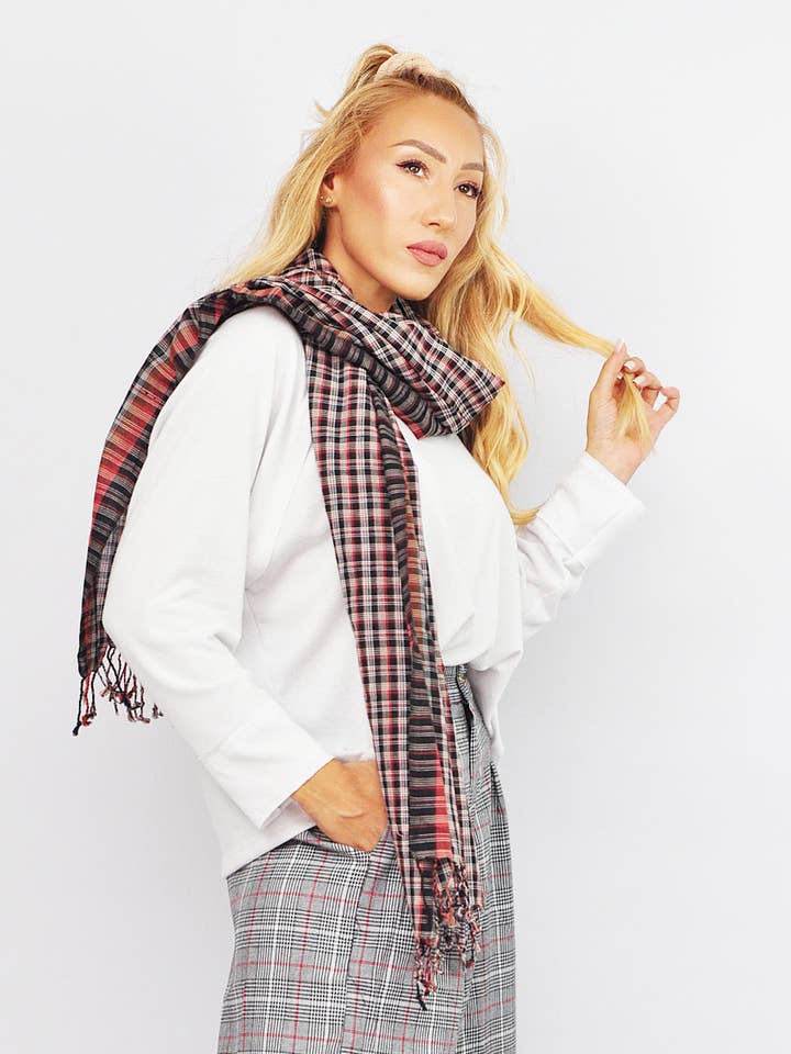 Karierter Schal für den Großhandel von Kalimera Clothing Athens