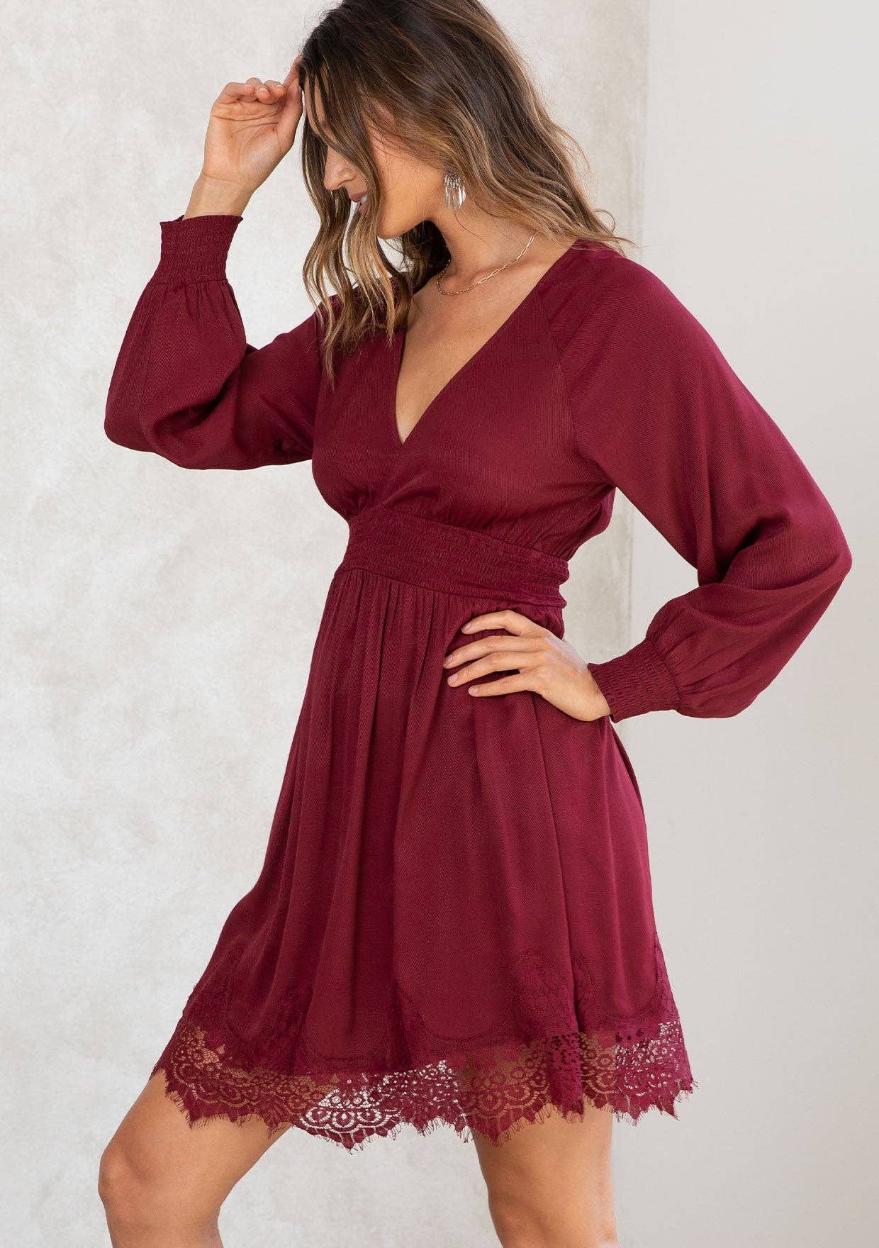 Lovestitch - Vente Robe – femme - Mini-robe à manches longues avec détails en dentelle pour les fêtes9