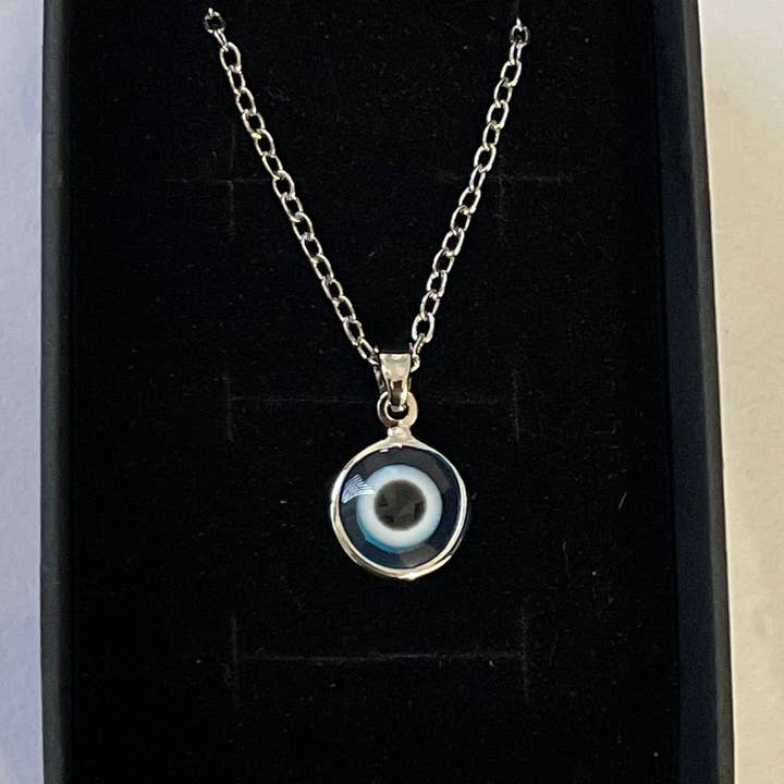 Guzel Handcrafts - Venta al por mayor Collares con colgantes/abalorios - Collar con colgante Mini Evil Eye Nazar Boncuk Mal de Ojo con caja de regalo, amuleto Evil Eye, cadena de acero inoxidable, azul claro, blanco2