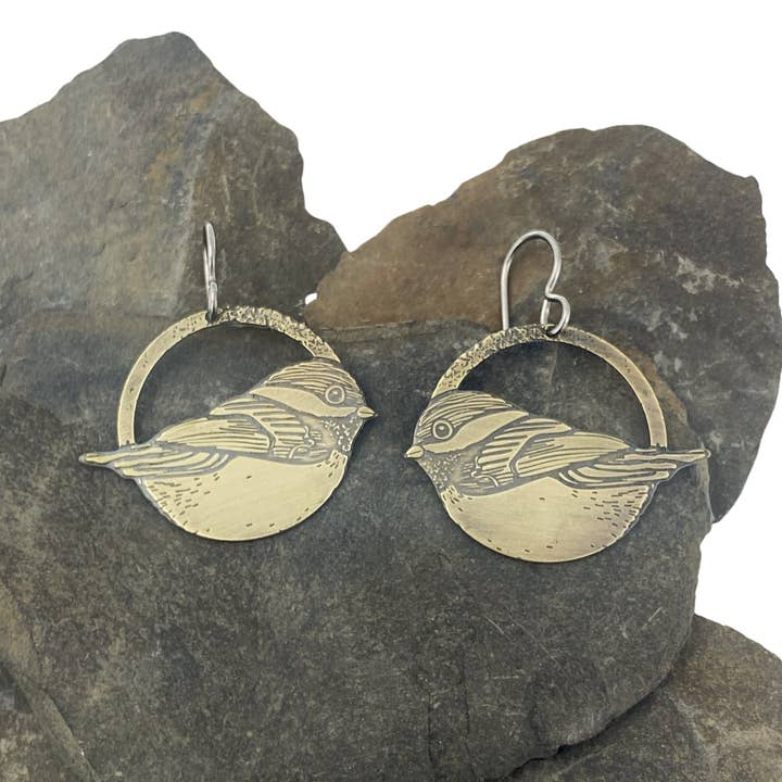 Mässing Talgoxeörhängen för wholesale av Krista Tranquilla Studio