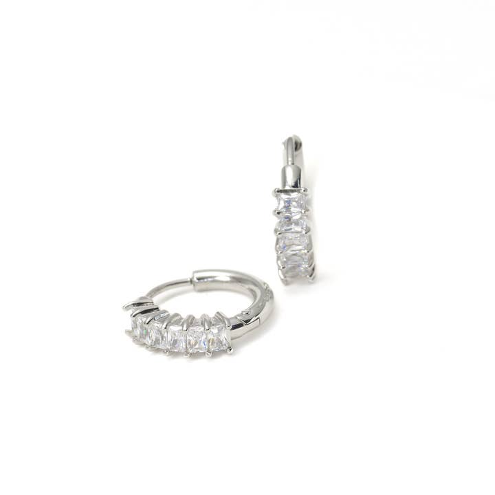 Blueyejewelry - Vente Petits anneaux - Boucles d’oreilles créoles fines avec zircone cubique baguette - résistant au ternissement3