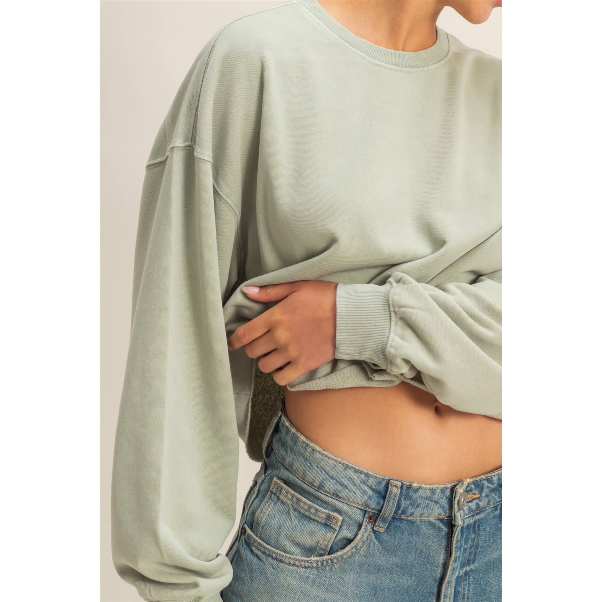 HYFVE - Wholesale Sweatshirt - Women's - Cropped Crewneck Sweatshirt With Oversized Sleeves27
