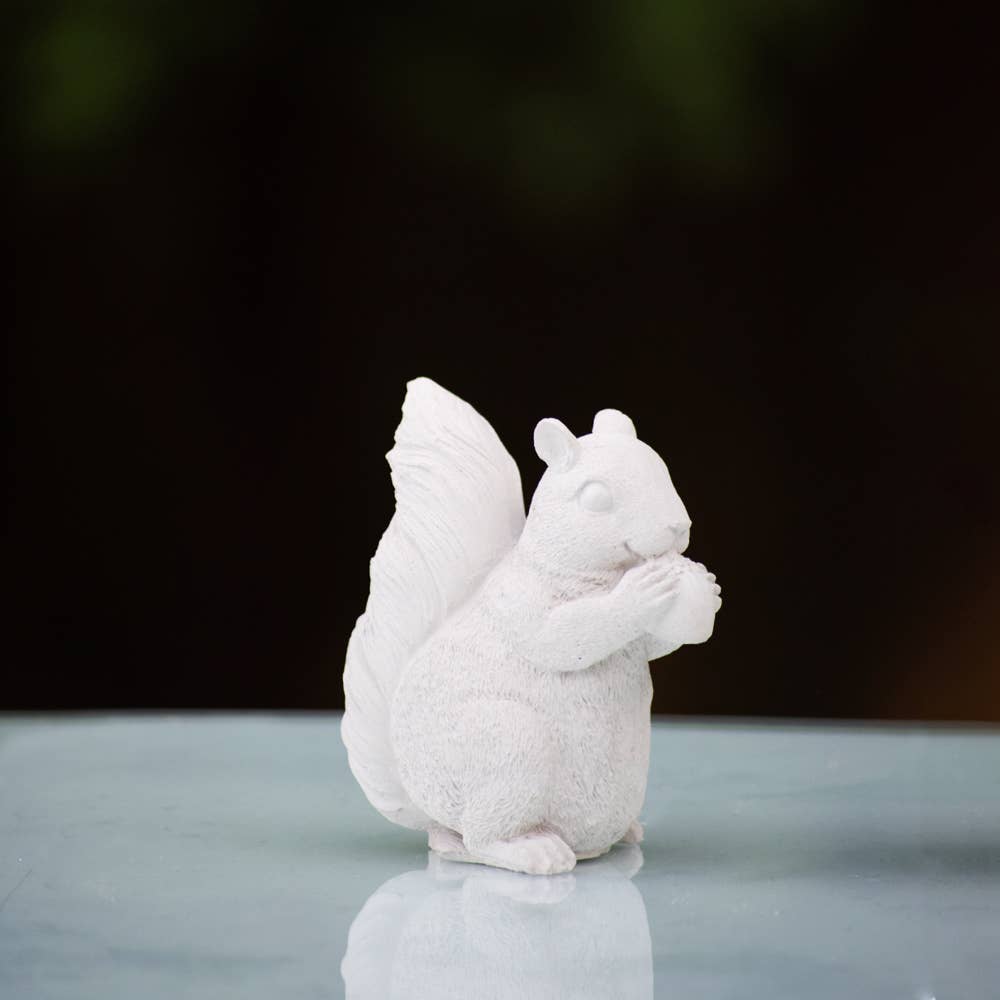 Bella Home Garden Decor - Wholesale Decorative Figurine - Squirrel Concrete Figurine1