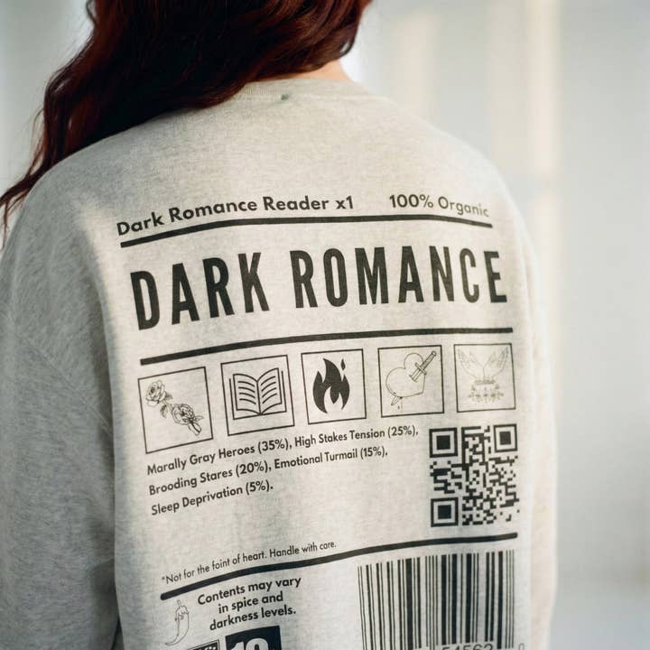 Sweat-shirt Dark Romance Reader pour la vente par MagicMerchEmporium