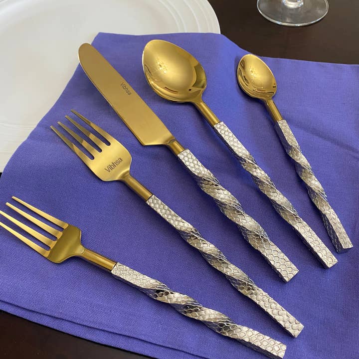 Lot de 20 couverts en acier Golden Stailness pour la vente par Vibhsa