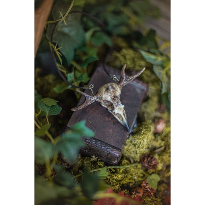 Costurero Real - Wholesale Pendant/Charm Necklace - Raven Skull Necklace Witchcraft Horns Fake Taxidermy