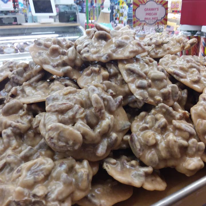Bear Creek Candy Kitchen - Wholesale Chocolate Covered Sweets - 🍬✨Pecan Pralines 👩🌾 (1 pound)