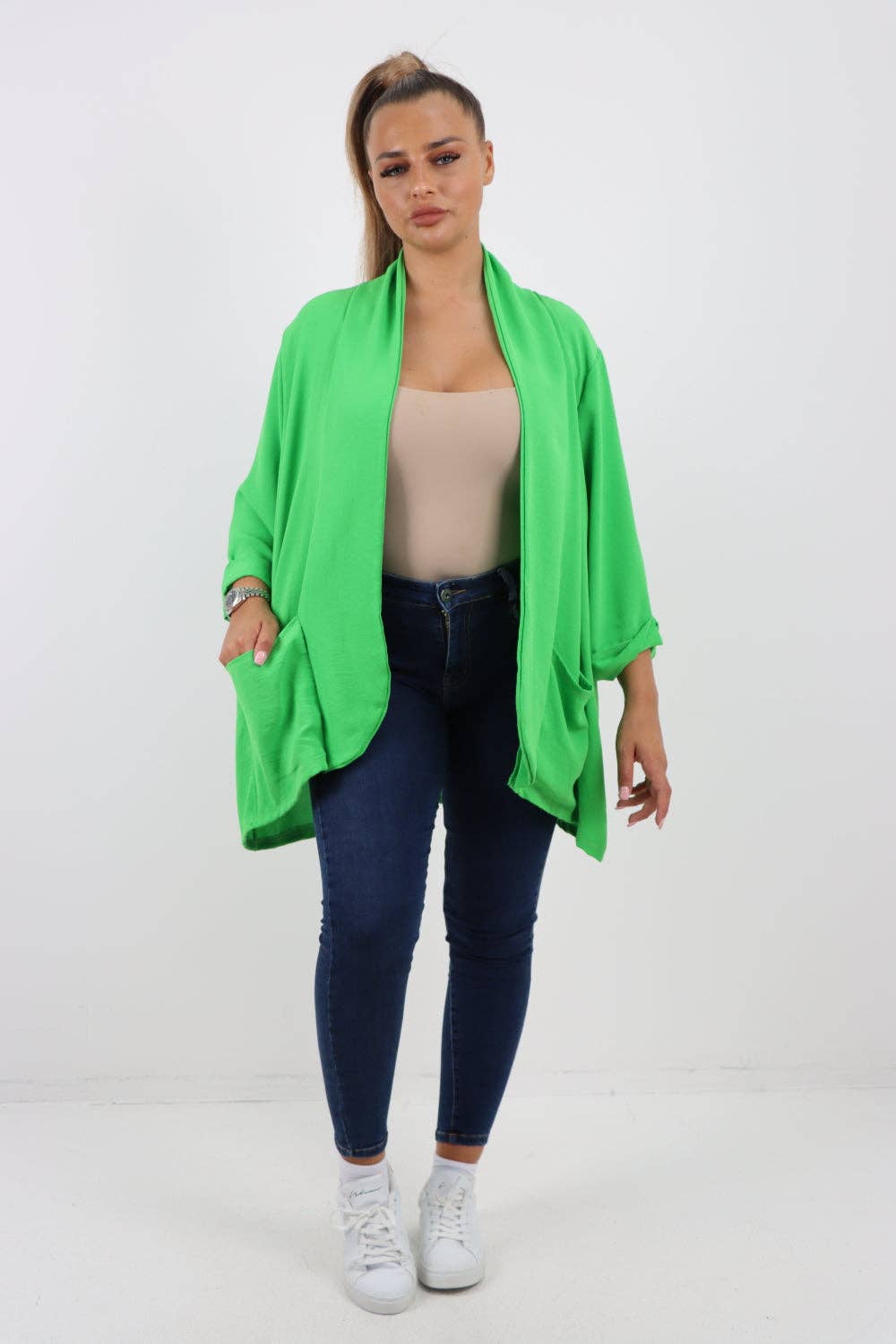 Miss Bold - Venta al por mayor Chaqueta - Mujer - Chaqueta ligera italiana con manga 3/4 y frente abierto0