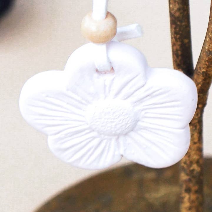 Hanging Flower Porcelain Room Diffuser with Refresh Bergamot Aroma Oil for wholesale by Hana Blossom