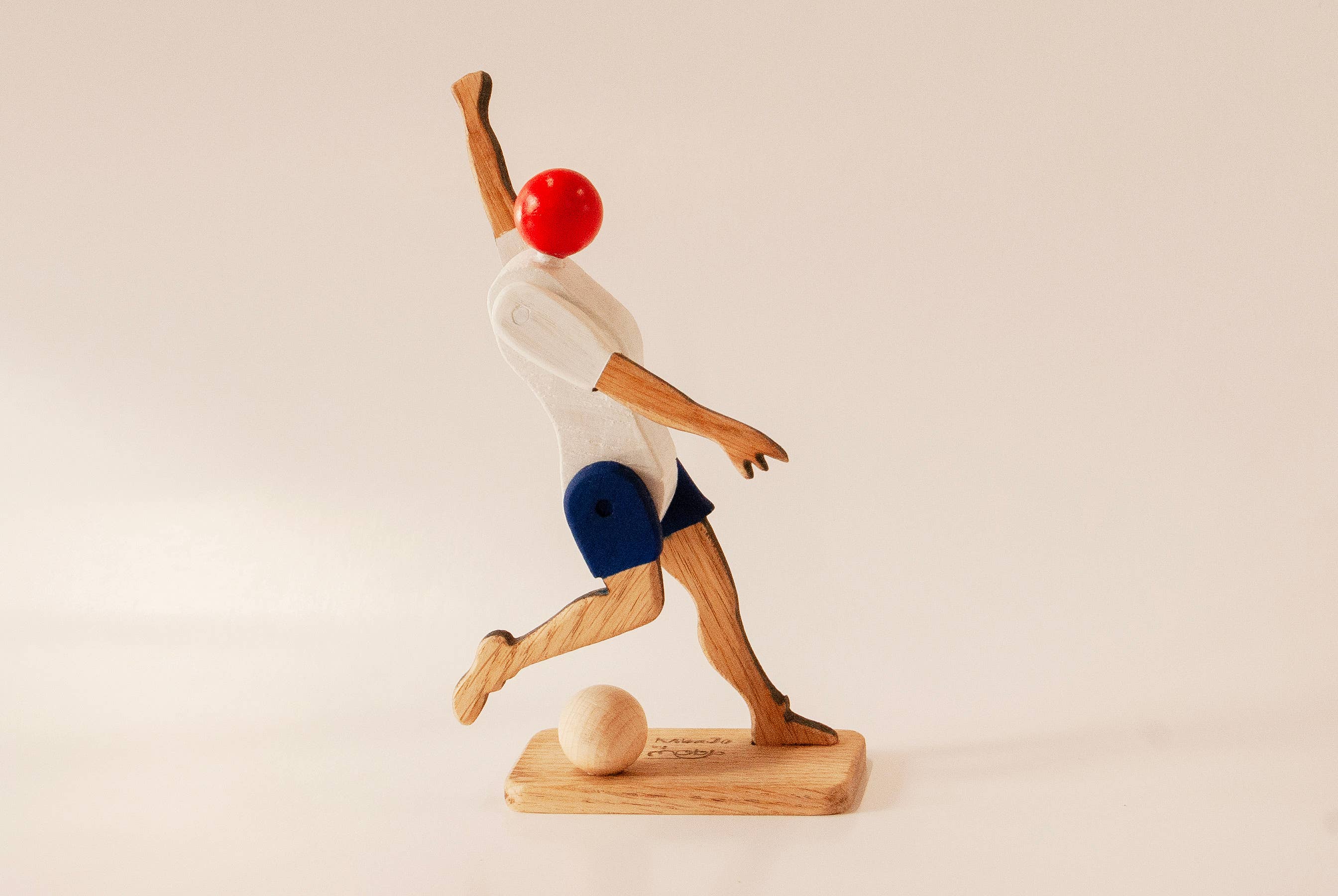 Mobjo - Wholesale Decorative Figurine - Wooden footballer figure3