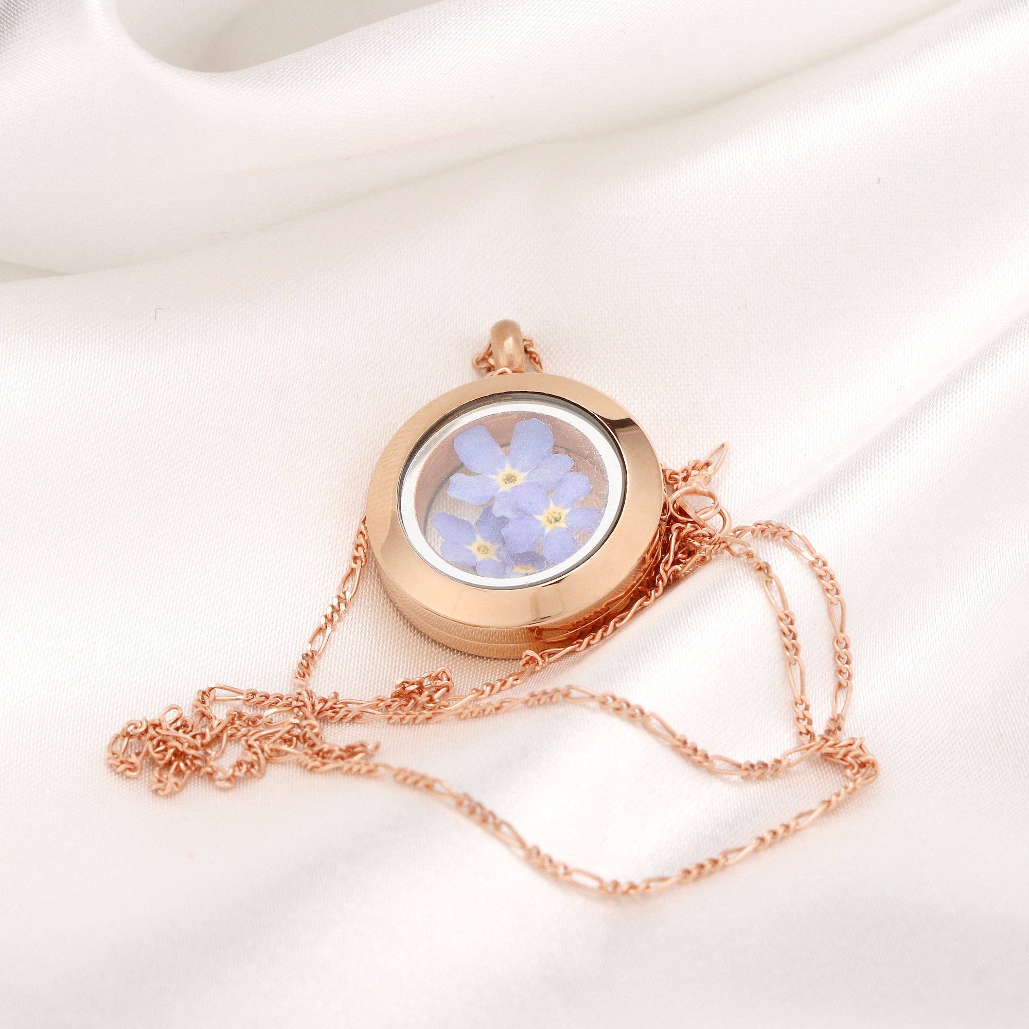 MadamLili – Großhandel Kette mit Anhänger/Charm – Rosegold Vergoldetes Medaillon Vergissmeinnicht - 925 Sterling Vergoldete Kette mit Echten Blüten - K925-1268