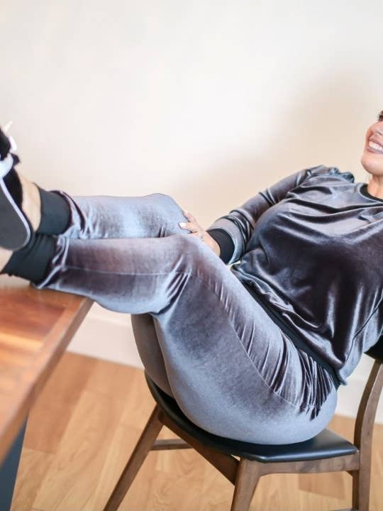 Luxe lounge-jogger - houtskool fluweel voor wholesale door pippa and peach