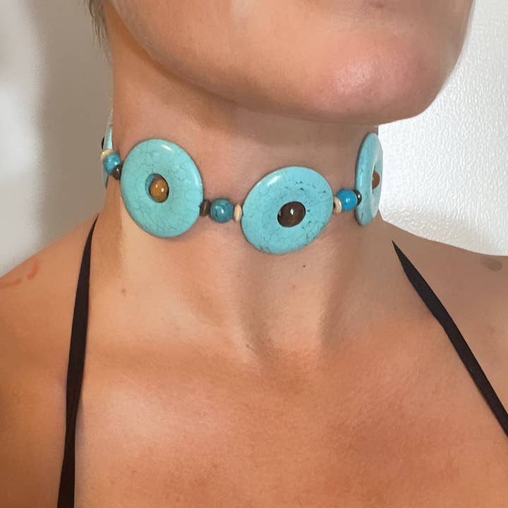 Choker Halskette - Türkisfarbener Howlith für den Großhandel von Toxic Sadie Swimwear