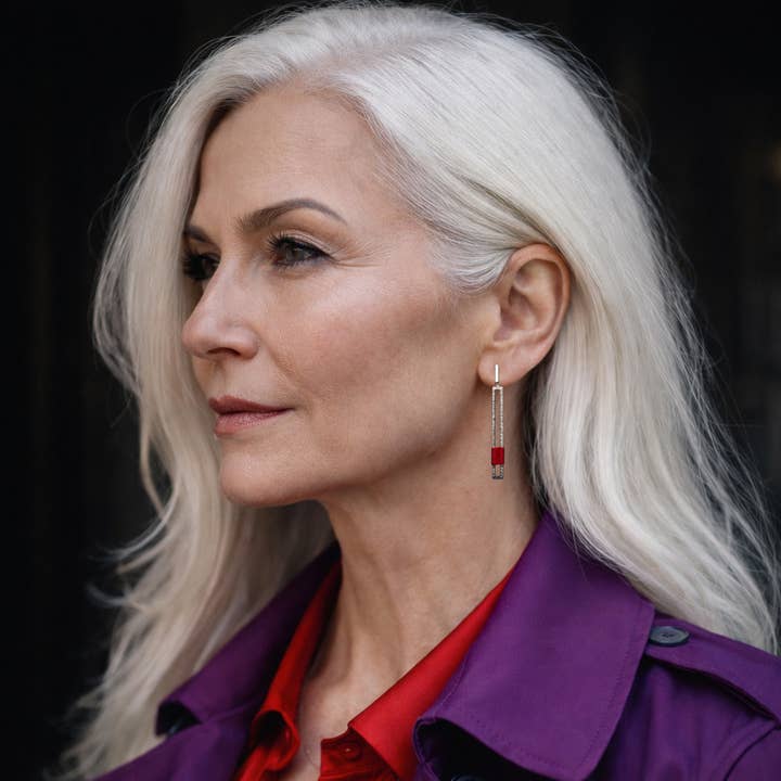 Asymmetriska hängande örhängen för wholesale av Loom Design