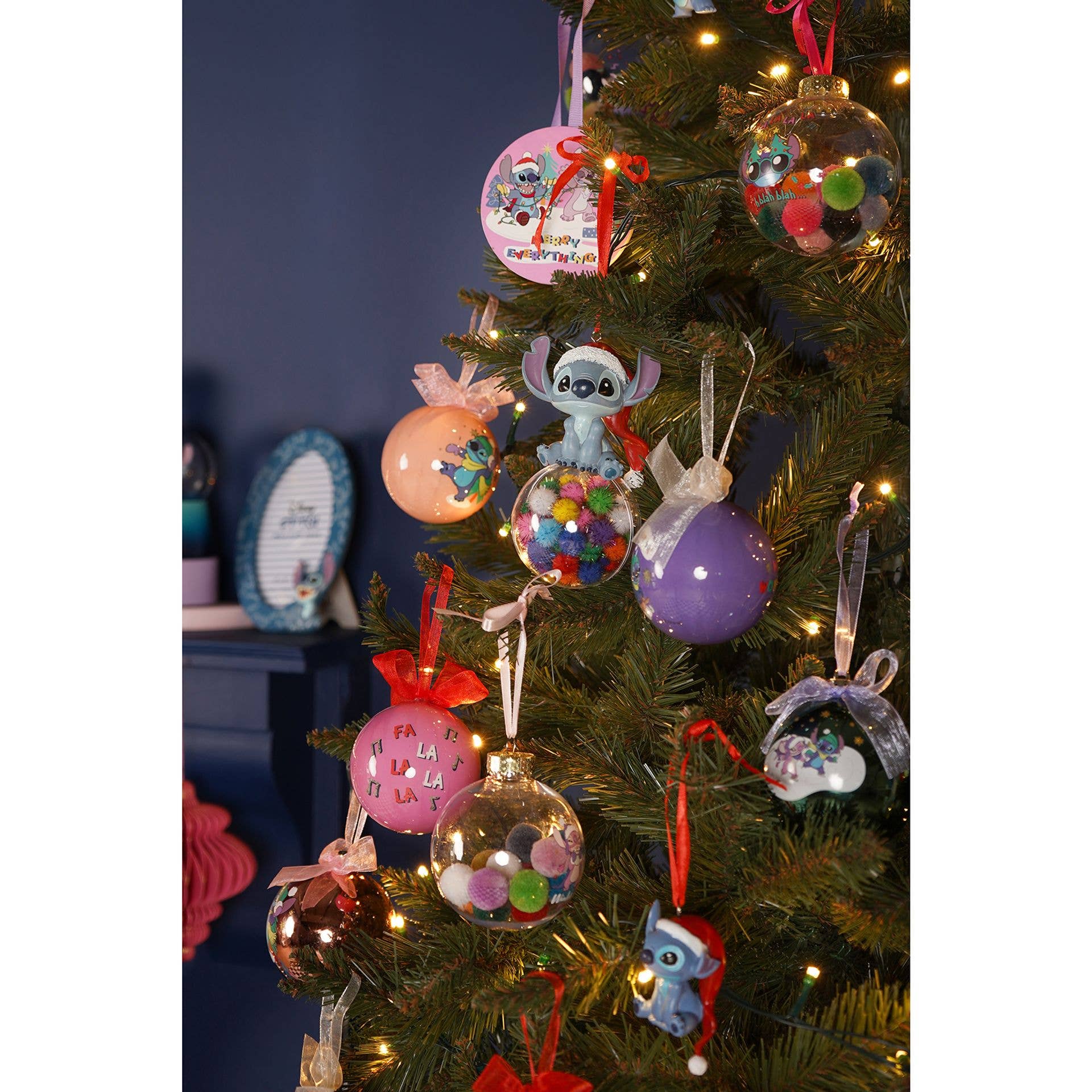 WIDDOP and Co. - Vendita all'ingrosso Decorazione natalizia - Set Disney di 7 palline di Stitch con pon pon7