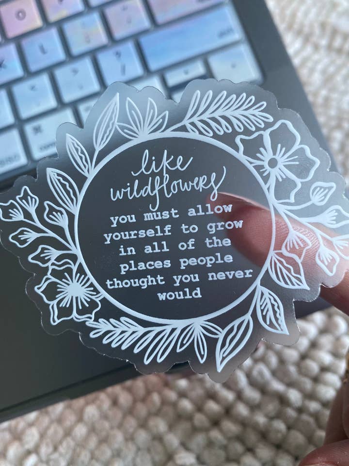 Vinyl-Laptop-Aufkleber, Wildblume, weiße Tinte, transparent, Wildblume, Ermutigungsgeschenk, wasserdichter Vinyl-Aufkleber, inspirierendes Zitat für den Großhandel von Papi Hour