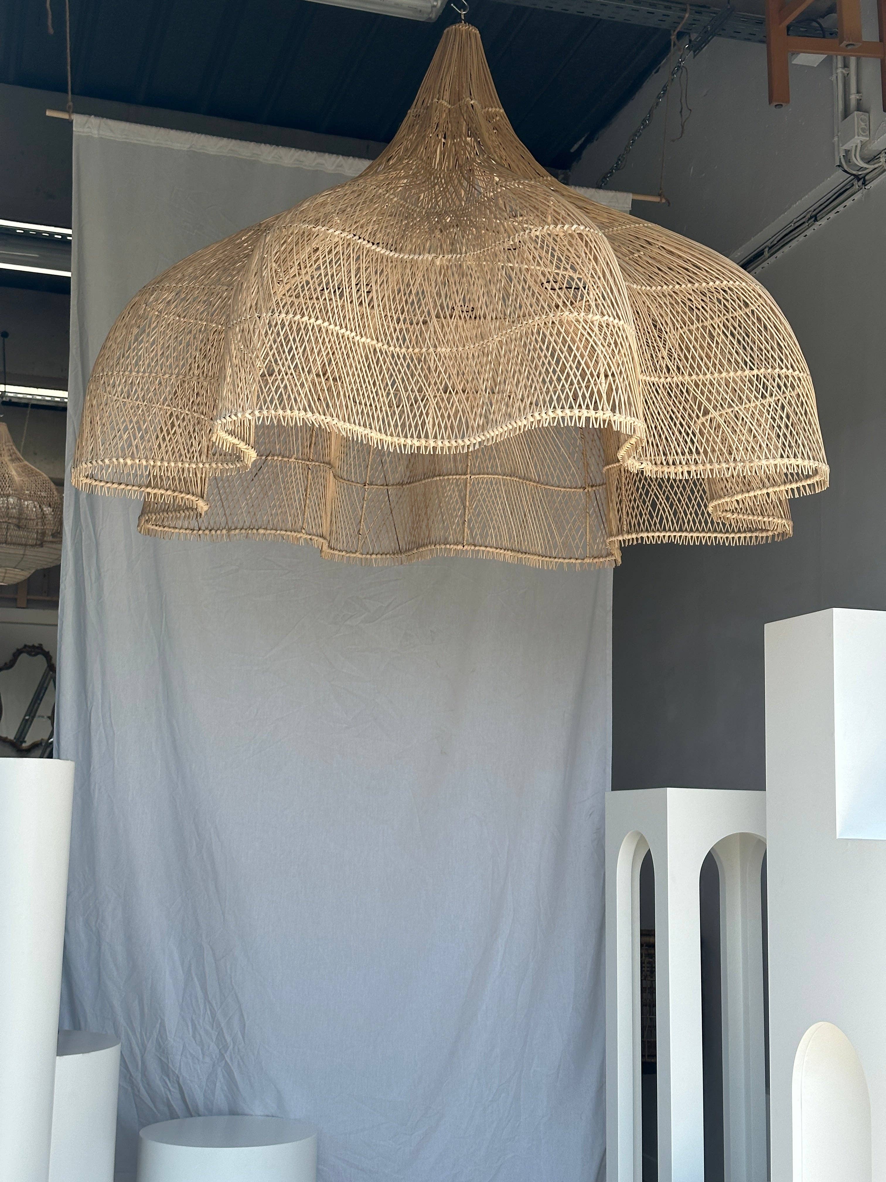 Office Objets - Wholesale Chandelier/Hanging Light - Immense rattan suspension in the shape of a flower, tulip, corolla H:1m; D:1m501