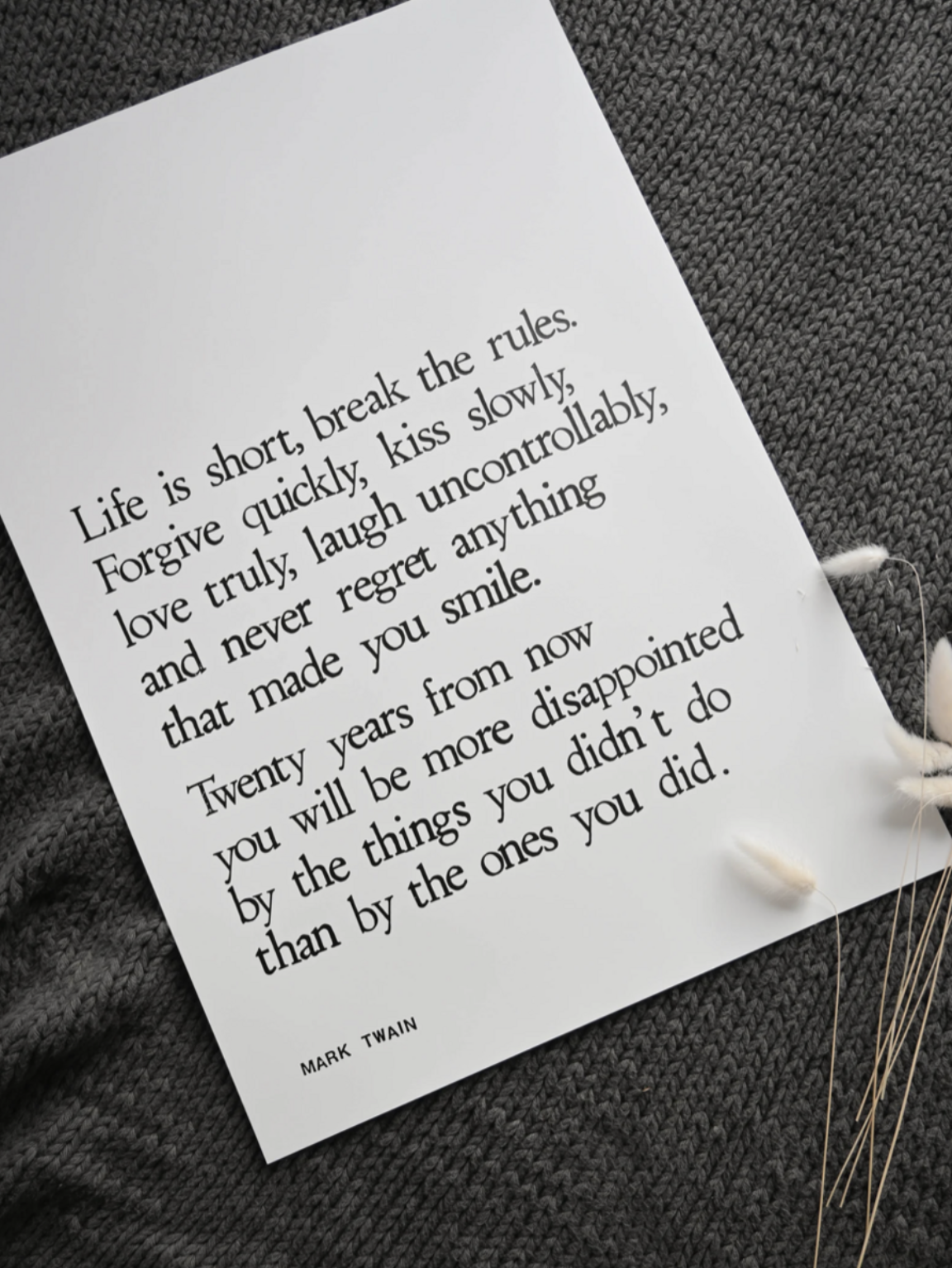 SAJA Design Atelier - Wholesale Art Print - Art print “Mark Twain” stamped mural3