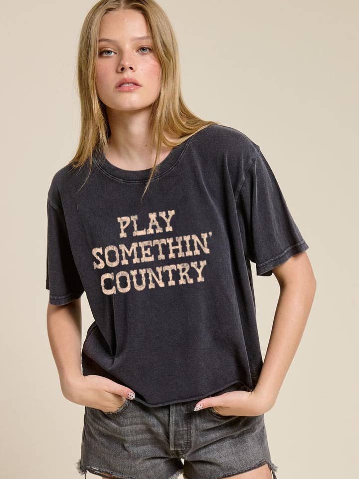 T-shirt à imprimé « Play Somethin' Country », ourlet brut, effet crop pour la vente par Zutter