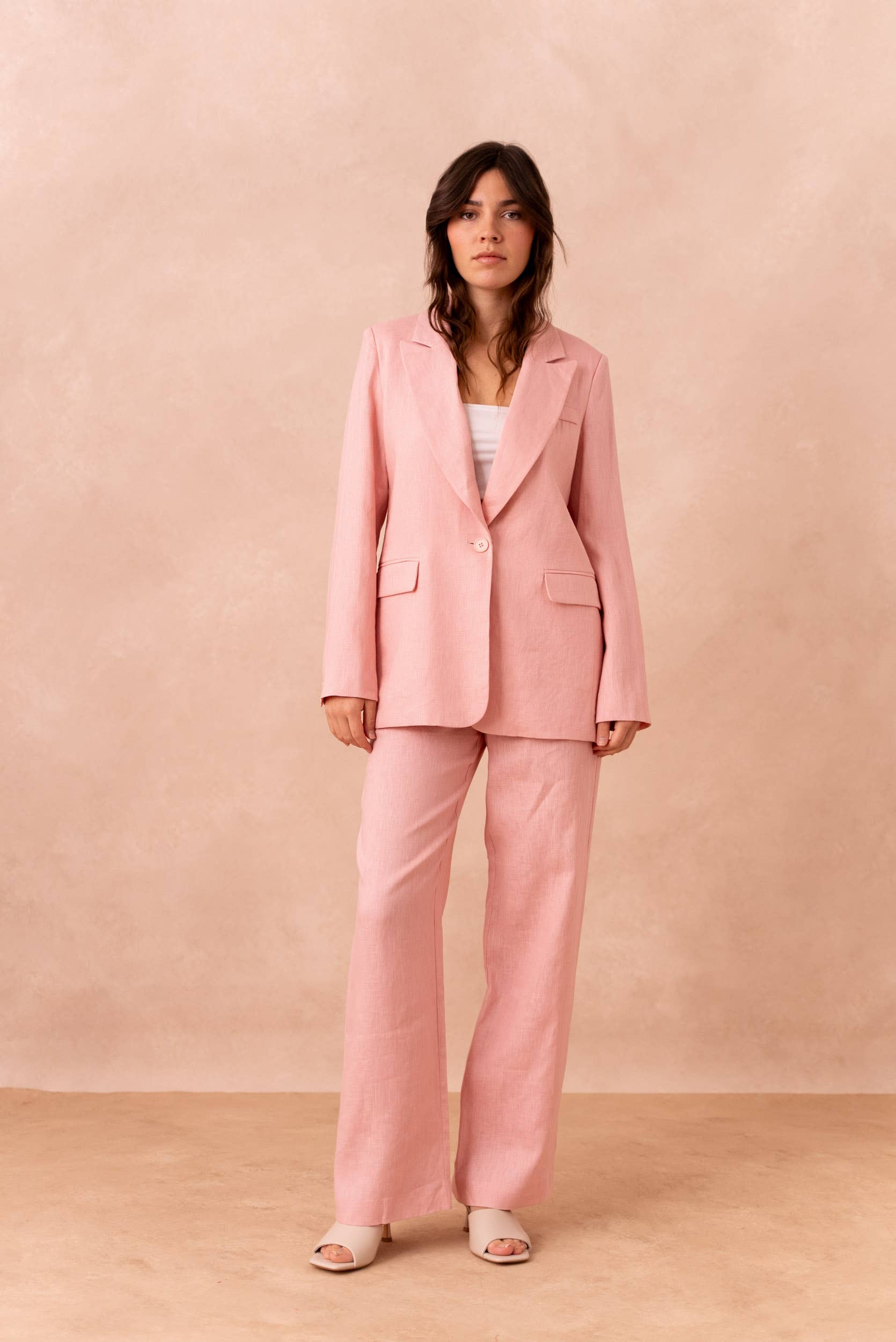 Attentif Paris - Venta al por mayor Blazer - Mujer - [De lino] Chaqueta blazer de corte recto en lino de calidad superior50