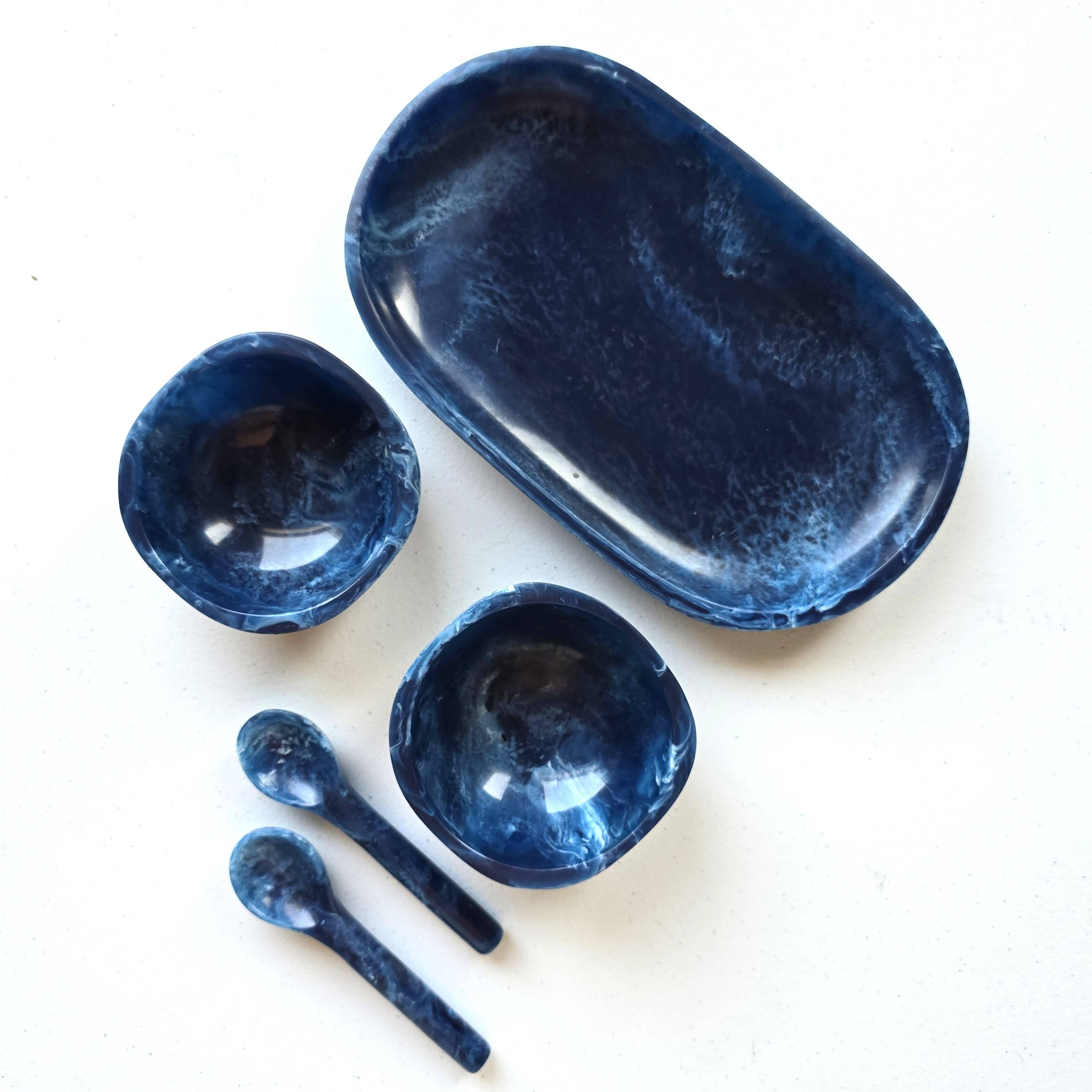 Gibb & Daan – Engroshandel Serveringsbakke – Lille serveringsbakke med 2 skåle og skeer - Håndhældt harpiks12