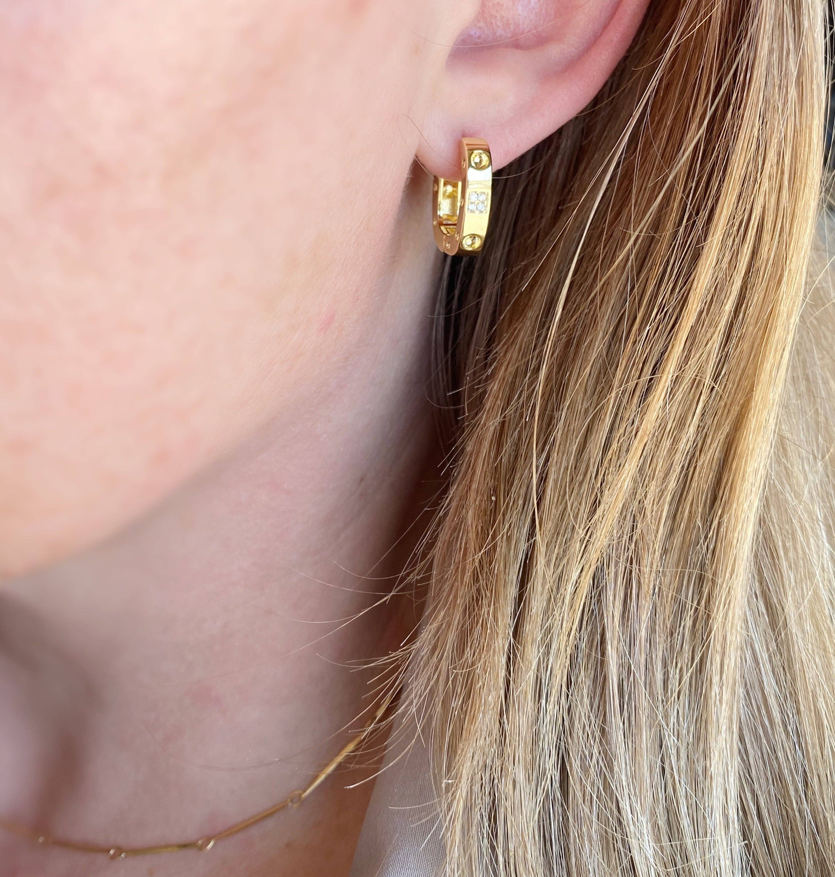 GoldFi – Großhandel Hoops – Kleine rechteckige Clicker-Creolen, gefüllt mit 18 Karat Gold, mit3